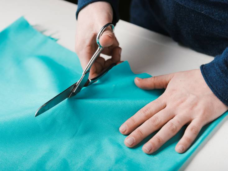 coupe-tissu-couture Apprendre à couper son tissu en couture